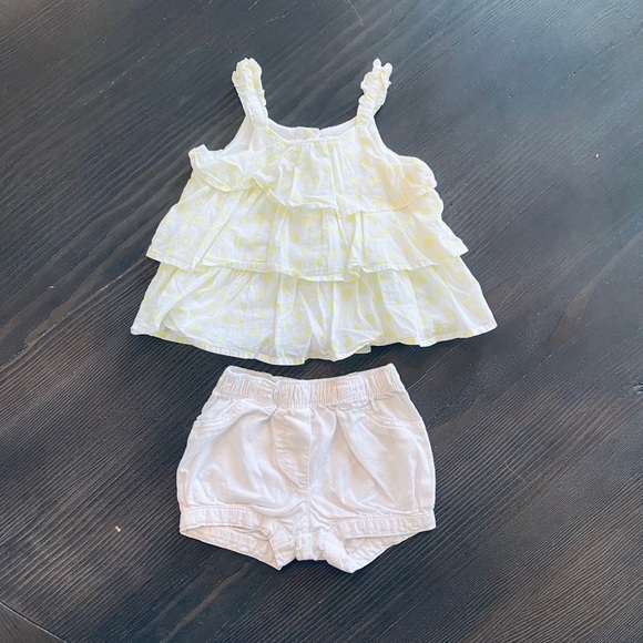 Gymboree Pineapple Top w/ white shorts - Picture 1 of 2